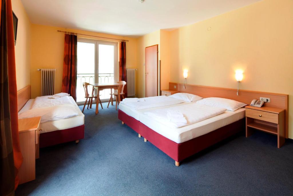 Euro Youth Hotel & Krone Bad Gastein Room photo